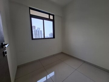 Room in 2 BHK Apartment at Chandak 34 Park Estate, Goregaon West – for Rent