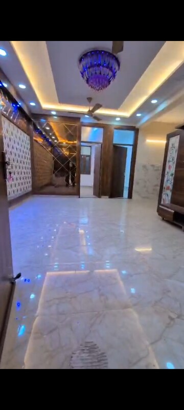 Bedroom in 3 BHK Builder Floor at Kanha Apartments Indirapuram, Shakti Khand 2 – for Rent