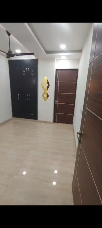 Room in 3.5 BHK Builder Floor at Kanha Apartments Indirapuram, Shakti Khand 2 – for Rent
