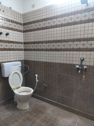 Bathroom in 2 BHK Builder Floor at Sapphire Tower, Sector 104 – for Rent