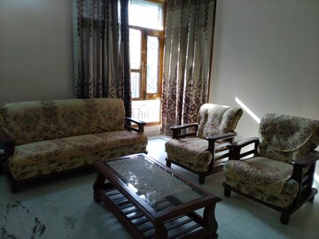 Living Room in 3 BHK Apartment at Sector 50 – for Rent