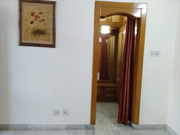 Room, sector 50 3 Bedroom 2200 Sq.Ft. Apartment In Sector 50 Chandigarh 9456120