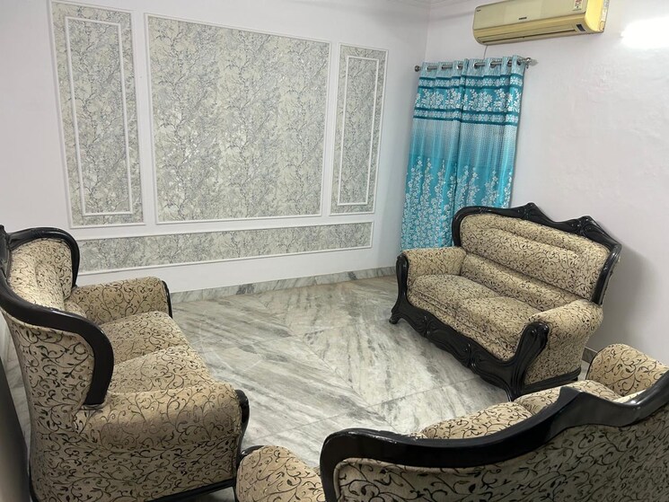 Living Room, new friends colony 4 Bedroom 500 Sq.Yd. Builder Floor In New Friends Colony Delhi 9456135