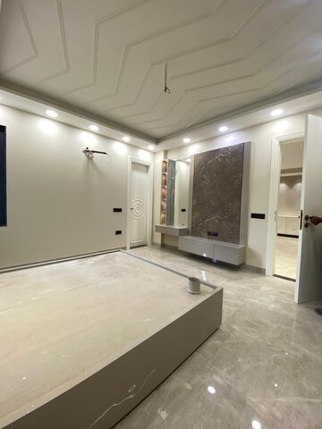 Room in 3 BHK Builder Floor at Sector 89 – for Sale