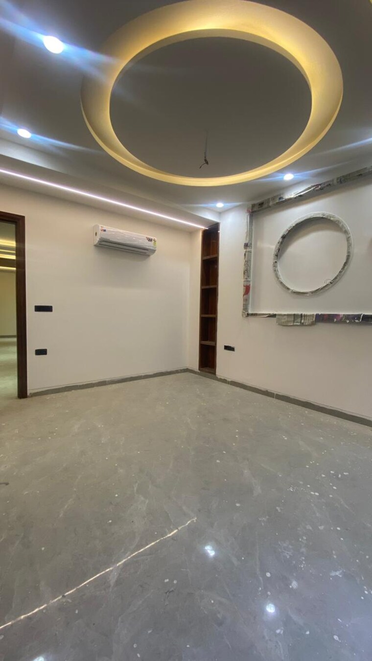 Room, sector 89 3 Bedroom 350 Sq.Yd. Builder Floor In Sector 89 Faridabad 9456128