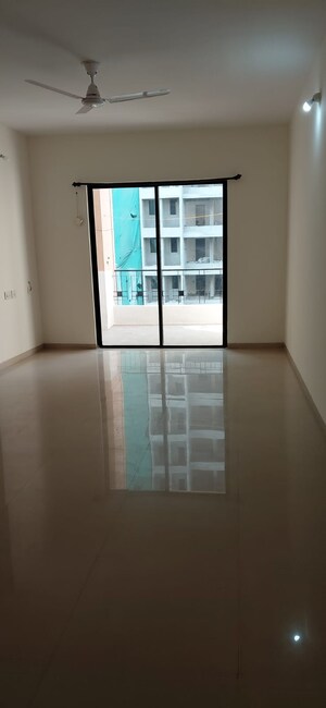 Room in 3 BHK Apartment at Nagpal Dev Exotica, Kharadi – for Rent