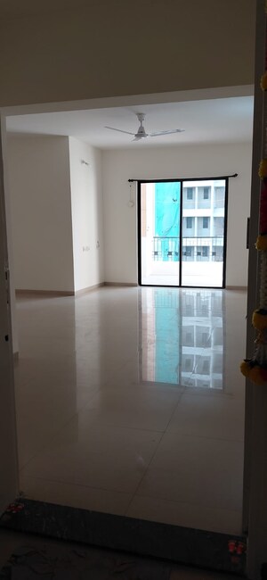 Room in 3 BHK Apartment at Nagpal Dev Exotica, Kharadi – for Rent