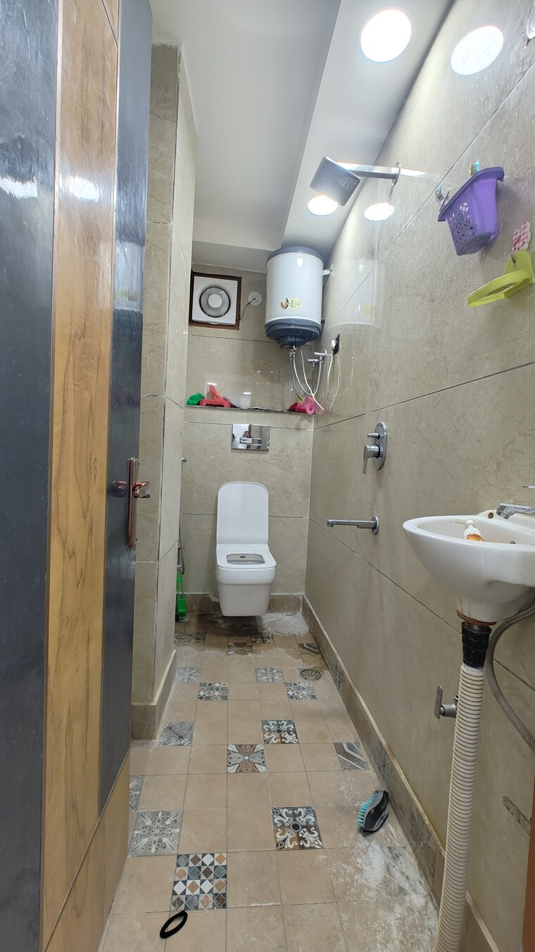 Bathroom, govindpuri 1 Bedroom 350 Sq.Ft. Builder Floor In Govindpuri Delhi 9456188