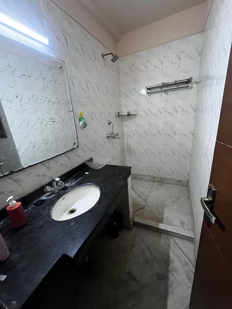 Attached Bathroom, saket 2 Bedroom 800 Sq.Ft. Builder Floor In Saket Delhi 9456194