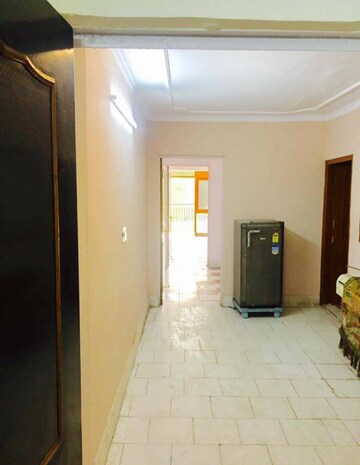 Building Lobby in 4 BHK Builder Floor at Sector 44 – for Rent