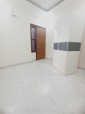 Room in 3 BHK Apartment at Pir Machalla – for Sale