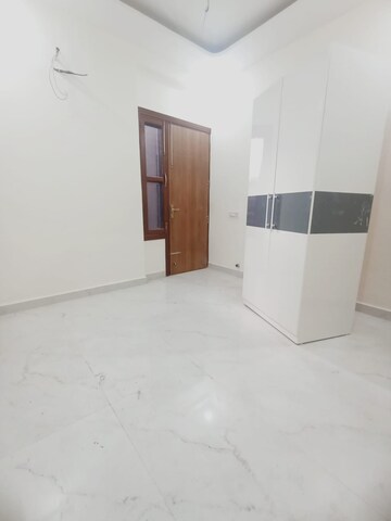 Room in 3 BHK Apartment at Pir Machalla – for Sale