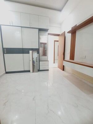Room in 3 BHK Apartment at Pir Machalla – for Sale
