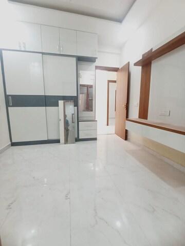 Room in 3 BHK Apartment at Pir Machalla – for Sale