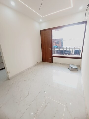 Room in 3 BHK Apartment at Pir Machalla – for Sale