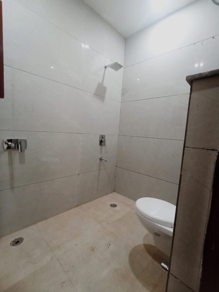 Bathroom, pir machalla 3 Bedroom 1260 Sq.Ft. Apartment In Pir Machalla Zirakpur 9456199