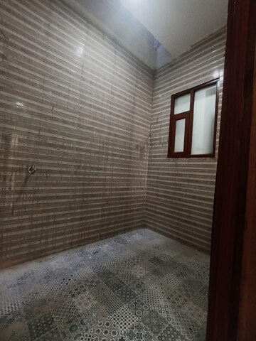 Room in 3 BHK Apartment at Pir Machalla – for Sale