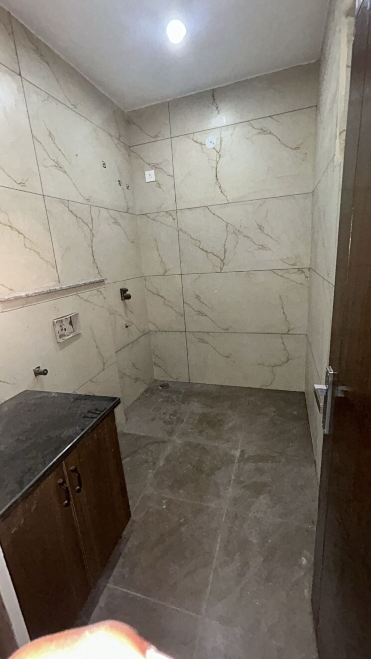 Bathroom, sahastradhara road 3 Bedroom 167 Sq.Yd. Builder Floor In Sahastradhara Road Dehradun 9456208