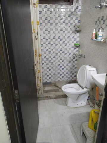 Bathroom in 1 RK Builder Floor at Lajpat Nagar 4 – for Rent