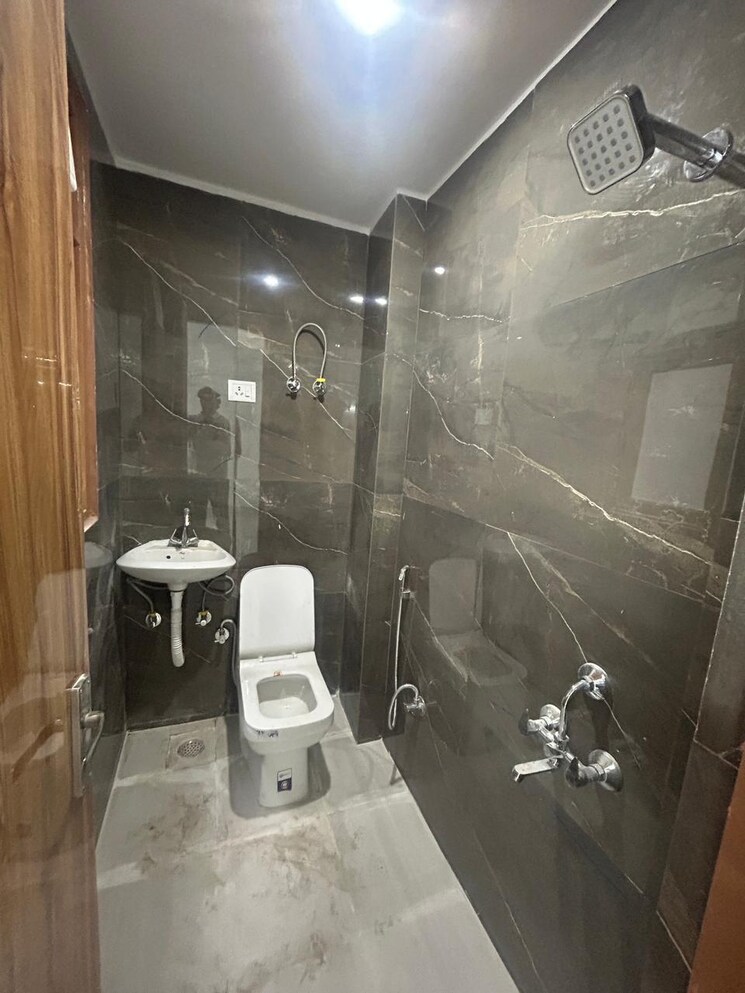 Bathroom, saket 2 Bedroom 850 Sq.Ft. Builder Floor In Saket Delhi 9456216