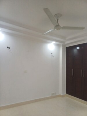 Team Area in  Showroom at Green Park – for Rent