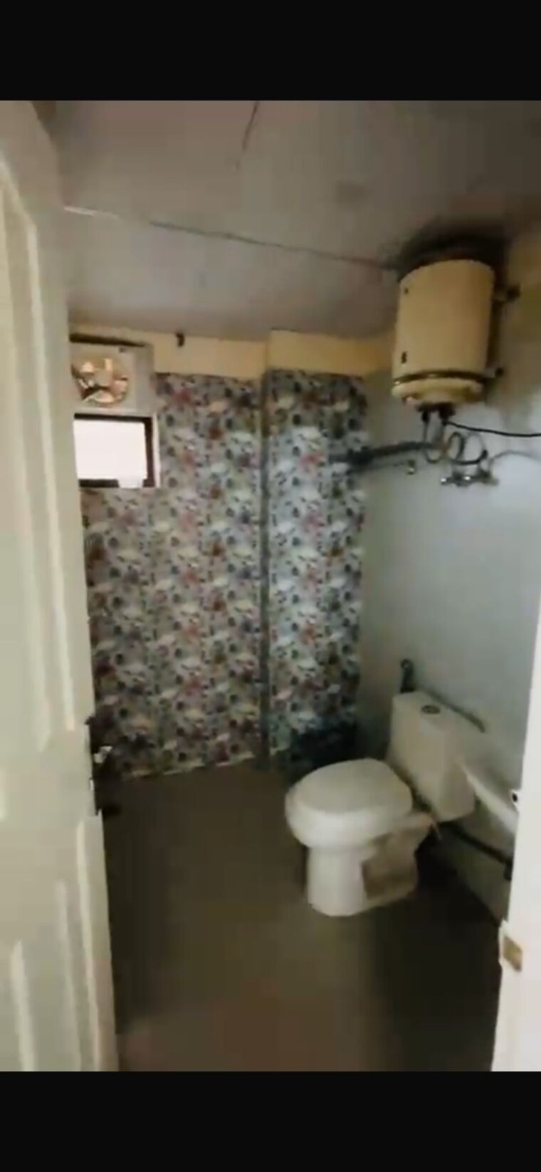 Bathroom, the-golden-gate 3 Bedroom 1635 Sq.Ft. Apartment In Mahurali Ghaziabad 9456227