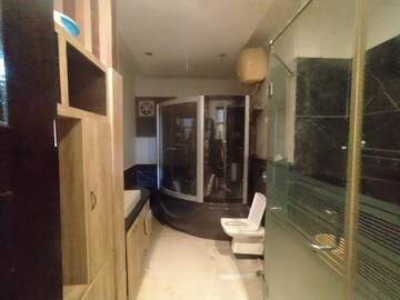 Bathroom in 1 BHK Builder Floor at Sector 4 – for Rent