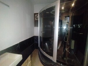 Bathroom in 1 BHK Builder Floor at Sector 4 – for Rent