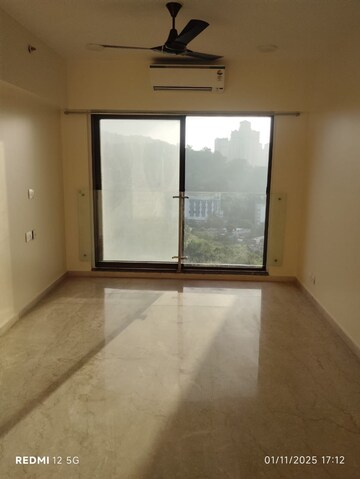 Room in 3 BHK Apartment at Kanakia Silicon Valley, Powai – for Rent
