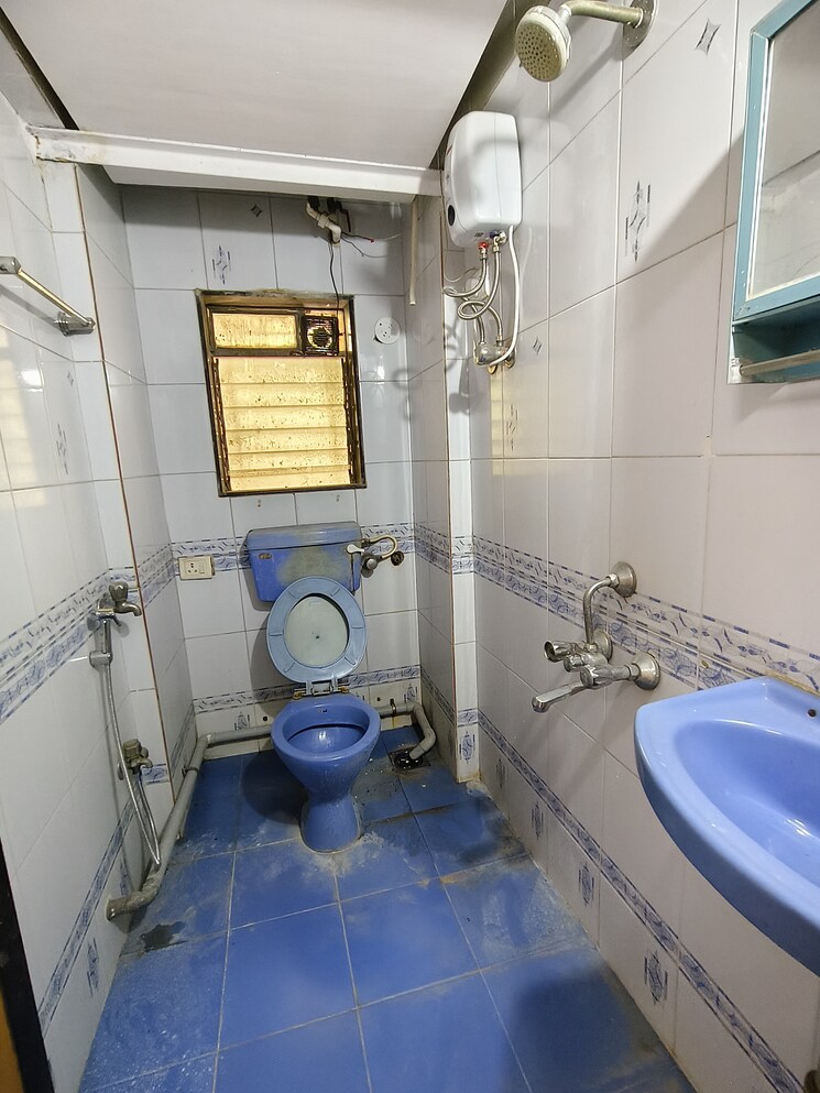 Bathroom, gokuldham-complex 2 Bedroom 900 Sq.Ft. Apartment In Goregaon East Mumbai 9456283