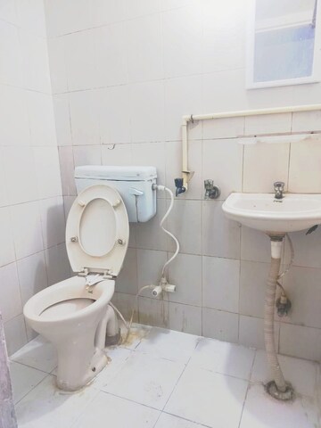 Bathroom in 1 RK Villa at Sector 28 – for Rent