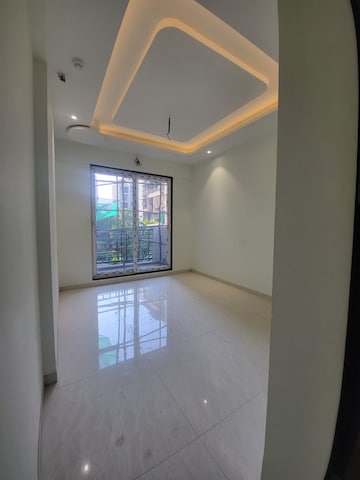 Room in 2 BHK Apartment at Kalpataru Parkcity, Kolshet Road – for Rent