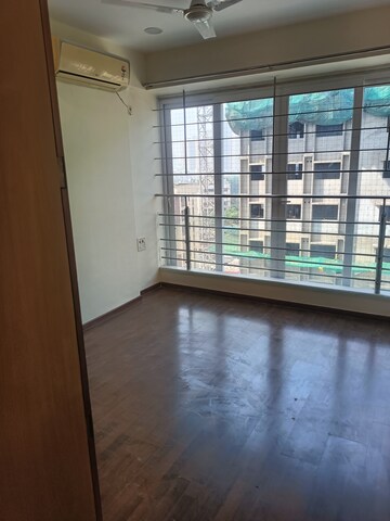 Room in 3 BHK Apartment at Dosti Flamingos, Parel – for Rent