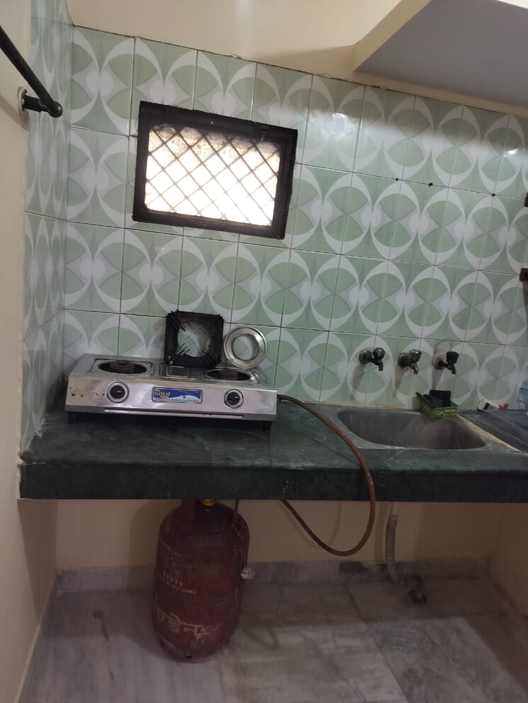 Kitchen, sector 27 1 RK 400 Sq.Ft. Villa In Sector 27 Noida 9456322