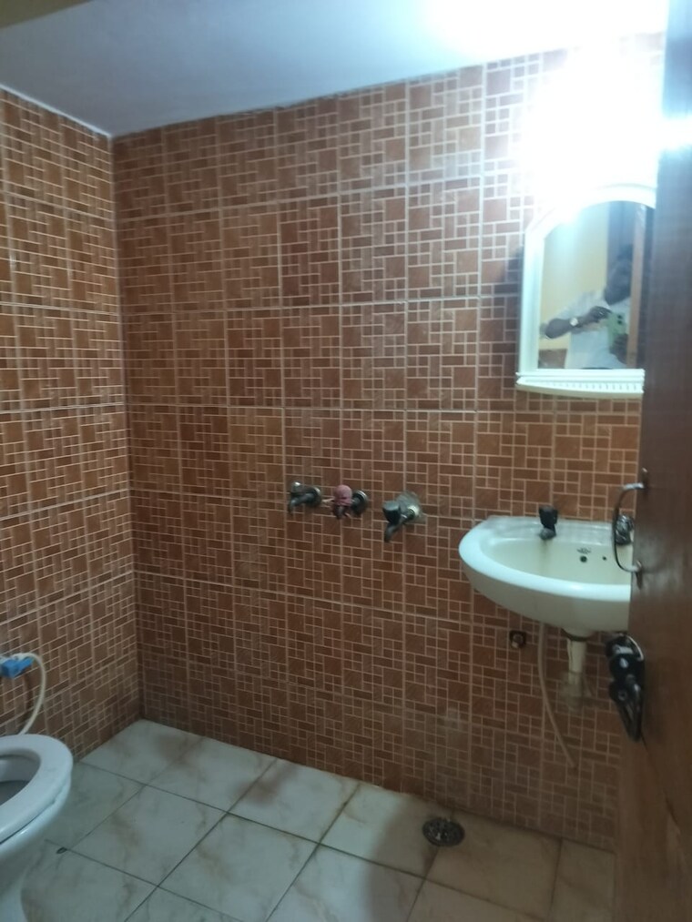 Bathroom, sector 27 1 RK 400 Sq.Ft. Villa In Sector 27 Noida 9456322