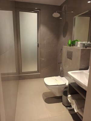 Team Area in 3 BHK Apartment at Shapoorji Pallonji Sarova, Kandivali East – for Sale