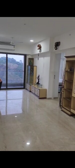 Room in 3 BHK Apartment at Kanakia Silicon Valley, Powai – for Rent