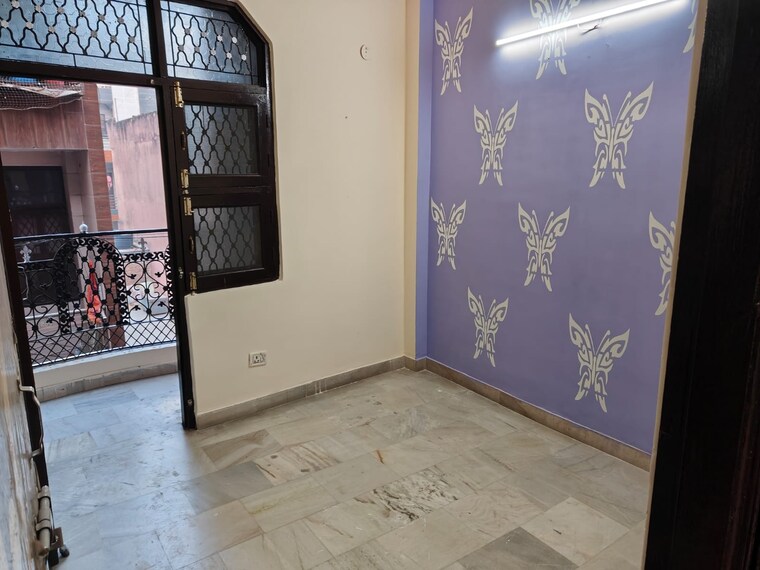 Room, mayur vihar 2.5 Bedroom 750 Sq.Ft. Builder Floor In Mayur Vihar Delhi 9456343