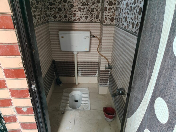 Bathroom, mayur vihar 2.5 Bedroom 750 Sq.Ft. Builder Floor In Mayur Vihar Delhi 9456343