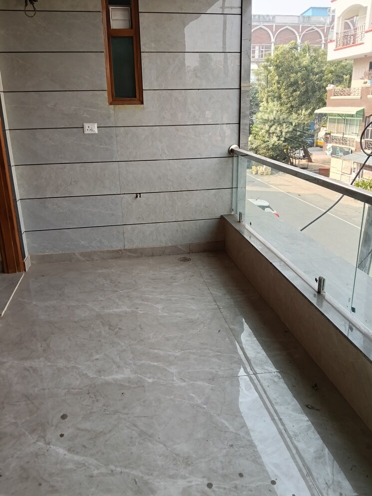 Balcony, rajendra nagar sector 5 4 Bedroom 275 Sq.Yd. Builder Floor In Rajendra Nagar Sector 5 Ghaziabad 9456363