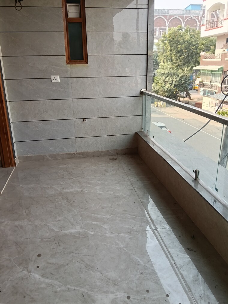 Balcony, rajendra nagar sector 5 4 Bedroom 275 Sq.Yd. Builder Floor In Rajendra Nagar Sector 5 Ghaziabad 9456363