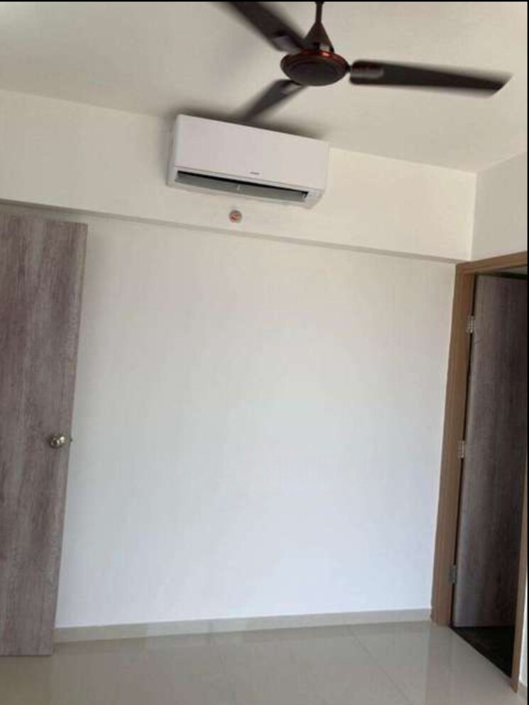 Room, lodha-upper-thane-meadows 1 Bedroom 456 Sq.Ft. Apartment In Anjur Thane 9456373