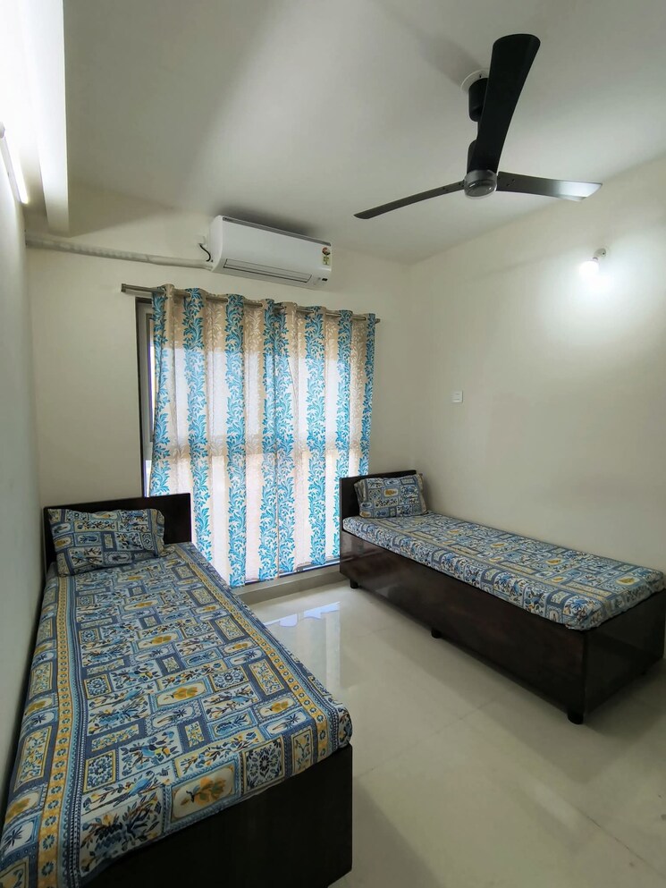 Room, goregaon east Pg For Boys & Girls In Goregaon East 9456397