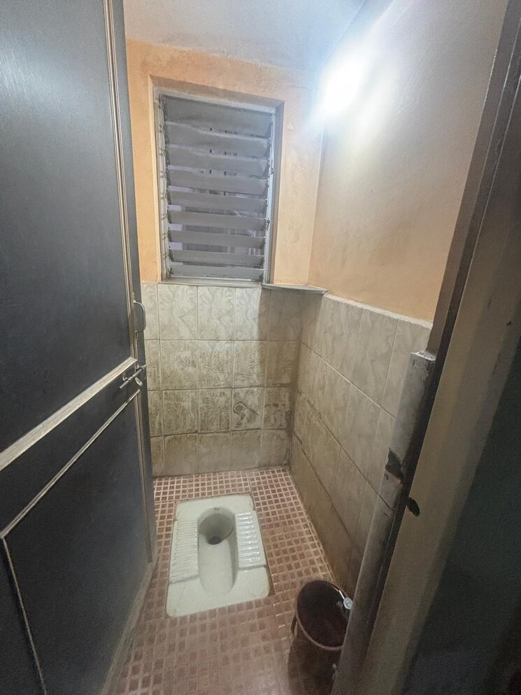 Bathroom, gurukrupa-memories 2 Bedroom 900 Sq.Ft. Apartment In Kharadi Pune 9456417