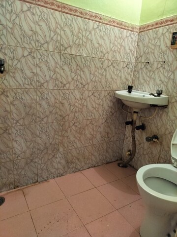 Bathroom in 1 RK Villa at Sector 28 – for Rent