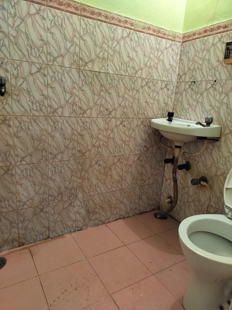 Bathroom, sector 28 1 RK 600 Sq.Ft. Villa In Sector 28 Noida 9456431