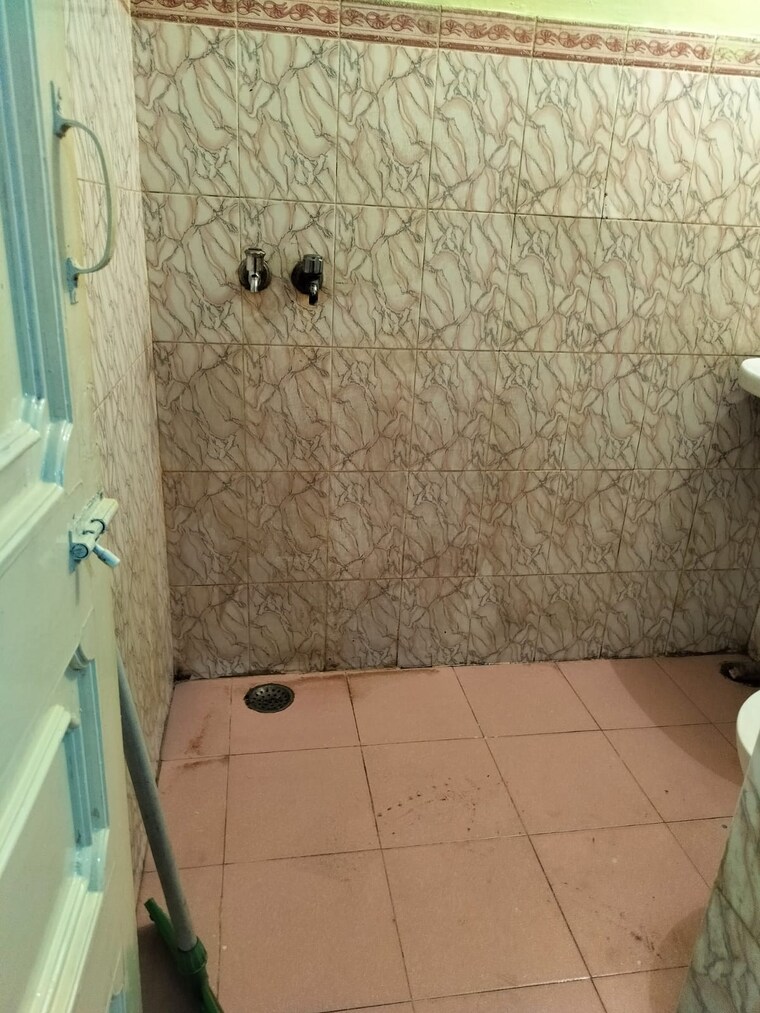 Bathroom, sector 28 1 RK 600 Sq.Ft. Villa In Sector 28 Noida 9456431