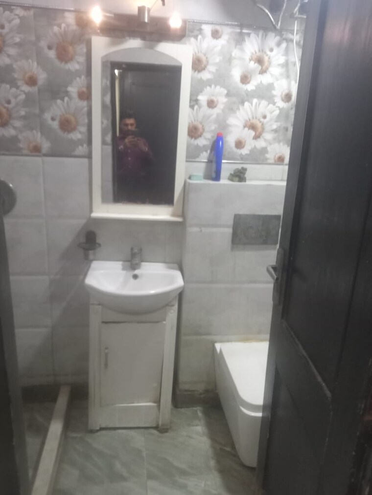 Bathroom, vaishali sector 4 2 Bedroom 750 Sq.Ft. Builder Floor In Vaishali Sector 4 Ghaziabad 9456450