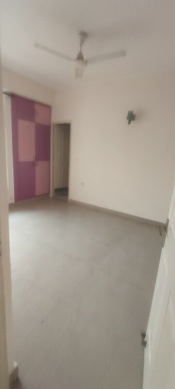 Room in 3 BHK Apartment at Keltech Golf Greens, Dundahera – for Rent