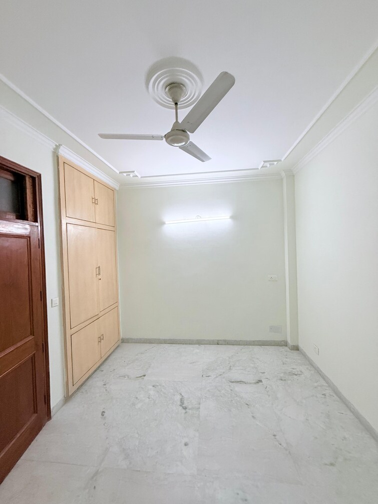 Cover Image, paschim vihar 3.5 Bedroom 1800 Sq.Ft. Builder Floor In Paschim Vihar Delhi 9456546